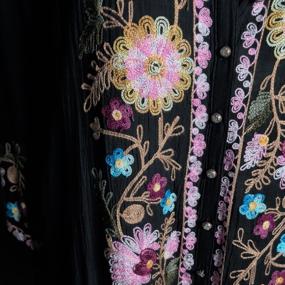 Aratta Black Duster with Multicolor Embroidery - Picture 6 of 9